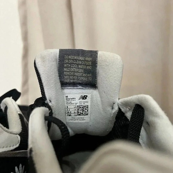 New Balance Running Sneakers Shoe 574-GC574FP1 Florals Black Womens Daisy Sz 6 W - Picture 9 of 9